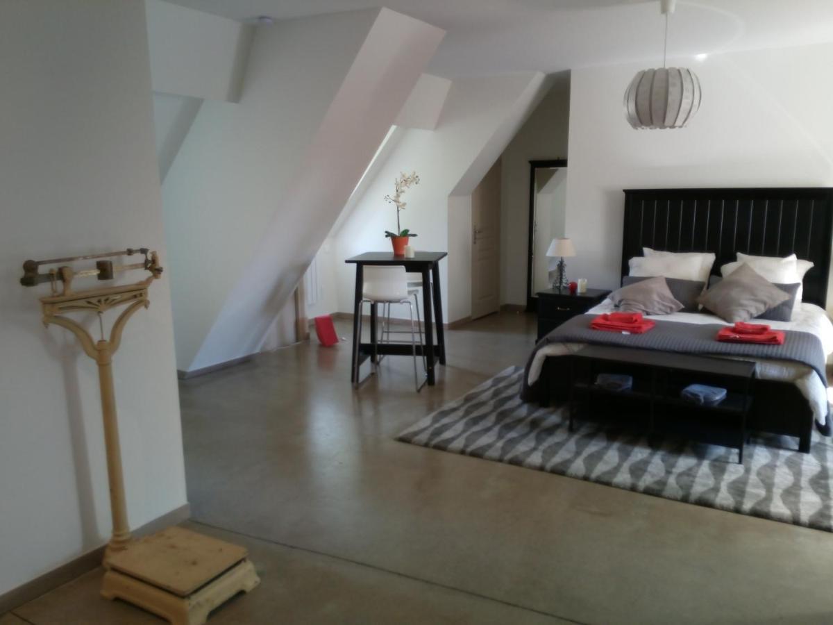 Chateau De St Alyre Hotell Sanssat Exteriör bild